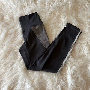 NWT Aerie Gray and White Leggings with Pockets